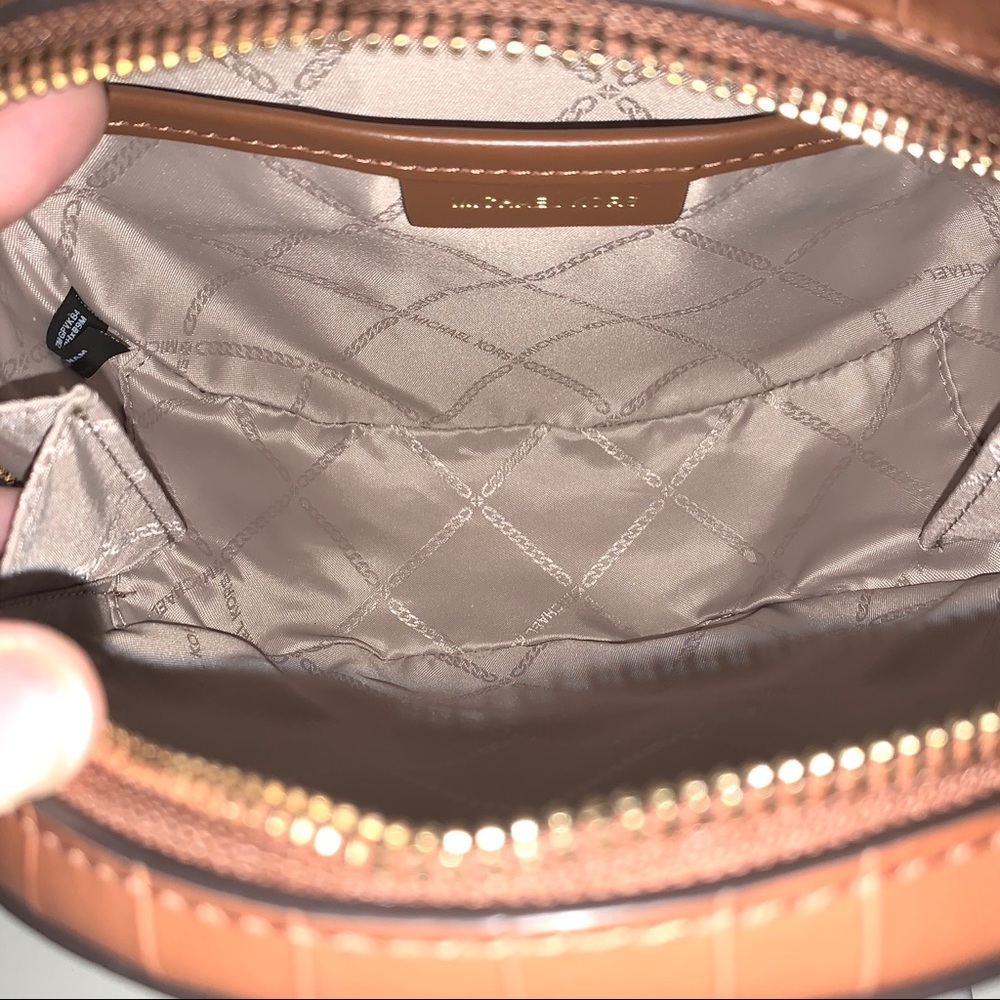 NWT authentic MK croc leather canteen crossbody - Picture 9 of 9